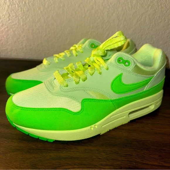 NEW Nike Air Max 1 '87 Vapor Green Athletic Sneakers HJ7329-376 (Women 9/M 7.5) - Picture 1 of 7